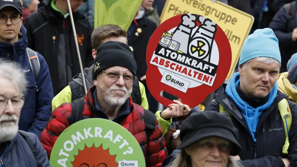 Activistas alemanes celebran el cierre de los últimos reactores.