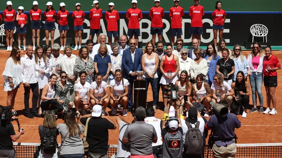 El Club de Tenis Puente Romano de Marbella acogió la eliminatoria de la Copa Billie Jean King entre España y México y un homenaje a todas las jugadoras españolas que han participado