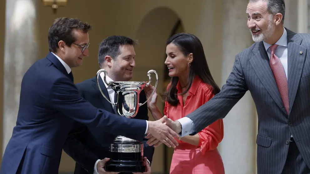 Los hermanos Víctor y Javier Alfaron reciben de mano de los Reyes el Premio Nacional del Deporte de Podoactiva.