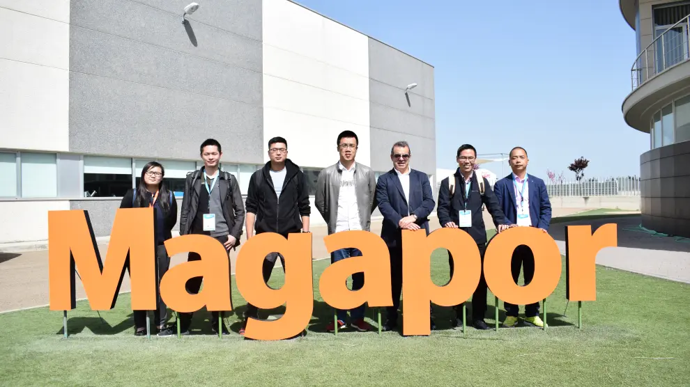 Delegación de clientes chinos de visita a las instalaciones de Magapor.