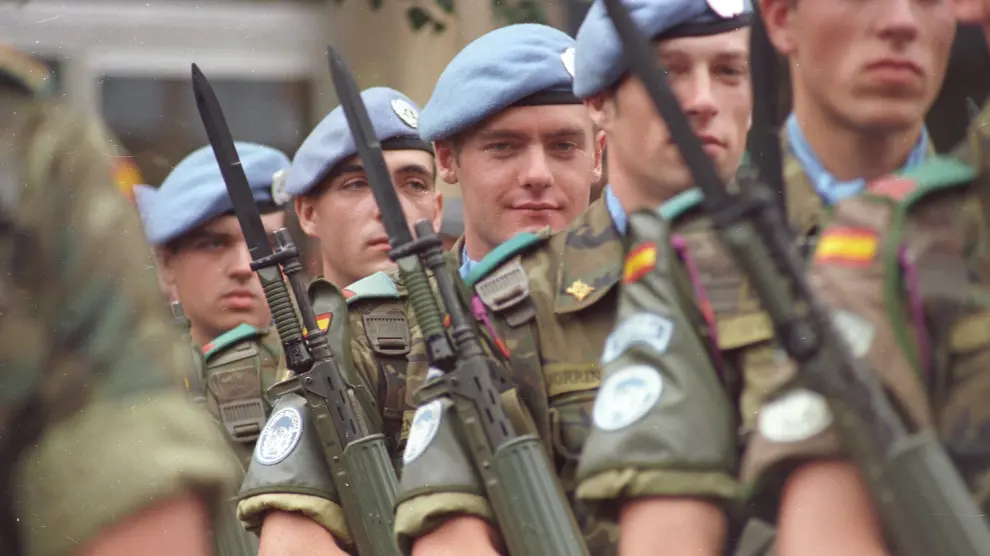 Ceremonia de despedida en Huesca de un grupo de militares destinados a la ex Yugoslavia en 1995.