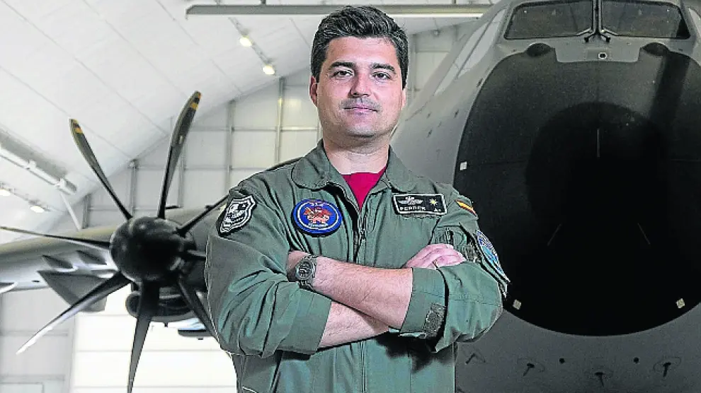 El comandante Javier Ferrer, piloto del avión A400M.