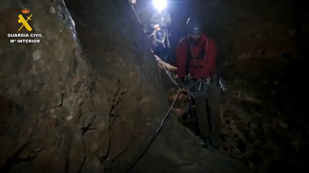 Rescate nocturno de tres escaladores en los Mallos de Riglos.