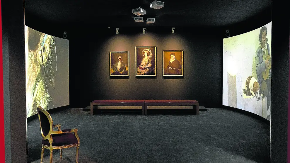 Una de los espacios más sugerentes de la muestra: Alejandro de BVocal encarna al pintor y en la pantalla se pasa su obra.