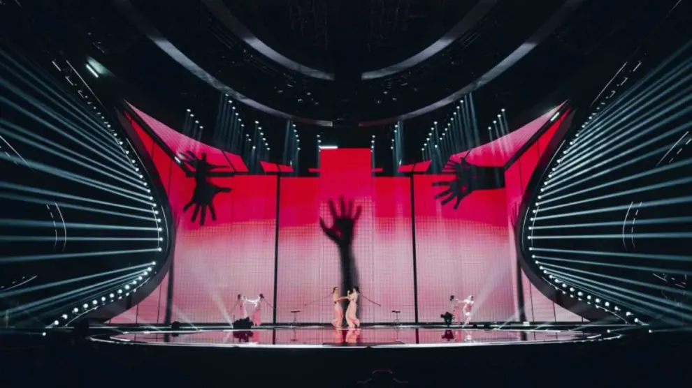 Reiley de Dinamarca con su tema 'Breaking My Heart' en Eurovisión 2023