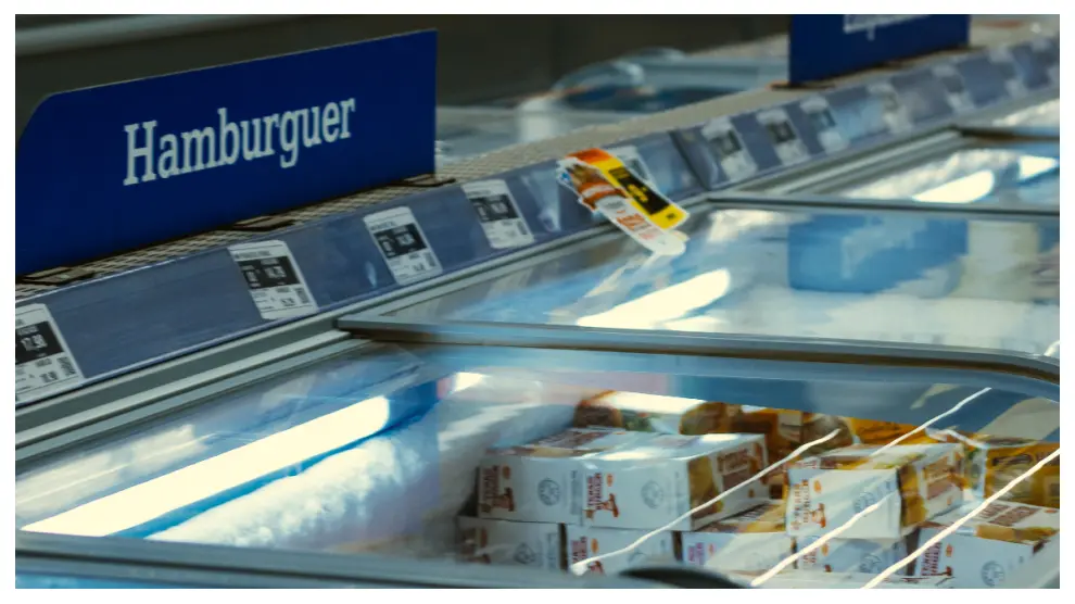 Sección de congelados en un supermercado