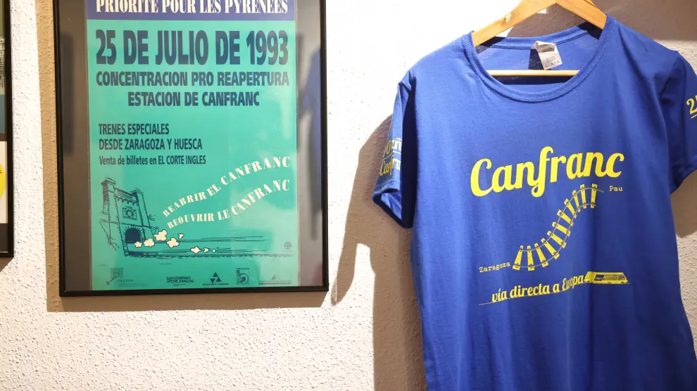 Foto de la exposición con motivo del 30 aniversario de Crefco, en la librería La Pantera Rosa de Zaragoza