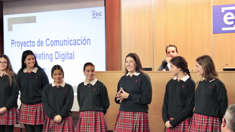 El colegio Sansueña y ESIC Zaragoza reconocen el trabajo realizado por unas alumnas sobre cosmética sostenible