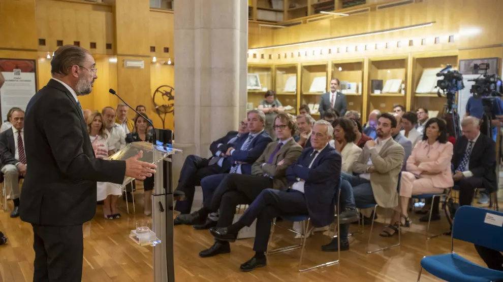 El presidente aragonés, Javier Lambán, durante su intervención en la Aljafería en el 'homenaje a la palabra' de la fundación Giménez Abad.