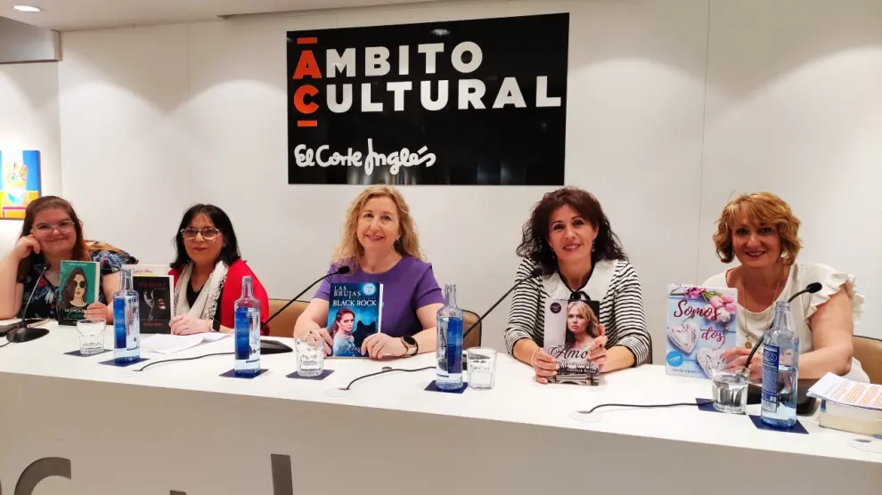 Andrea Izquierda, Sylvia Marx, Anne Band, Annette Berkley y Belén Franco, en Ámbito Cultural.