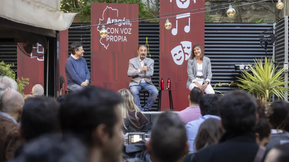 Lambán y Ranera, este miércoles, durante la presentación de las propuestas culturales del PSOE en Zaragoza