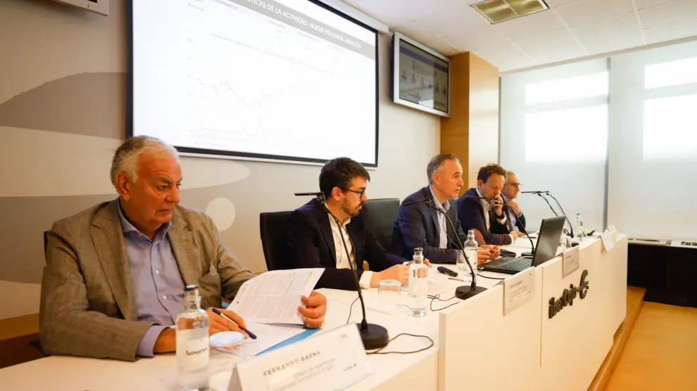 Representantes de la Cátedra del Mercado Inmobiliario de Aragón, este viernes en la presentación del nuevo informe trimestral.
