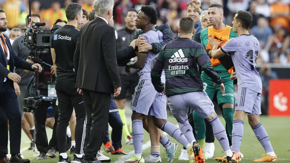 Vinicius, delantero del Real Madrid ha vuelto a ser víctima de insultos racistas.