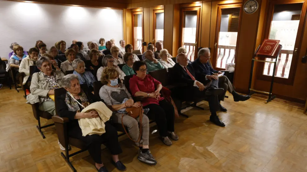 Conferencia sobre el Papa Luna, en el salón de plenos del Ayuntamiento de Illueca.