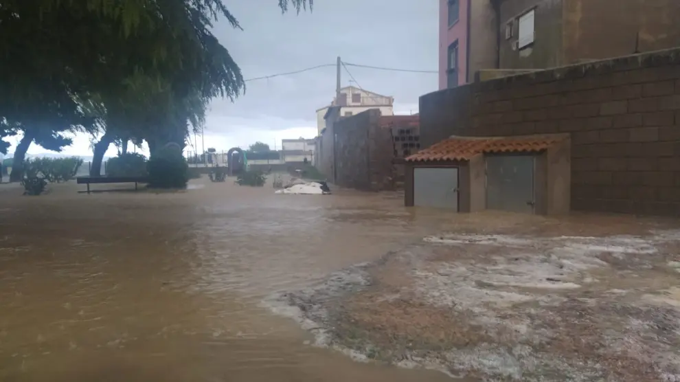 Calles inundadas en Monesma, en el municipio de Ilche.