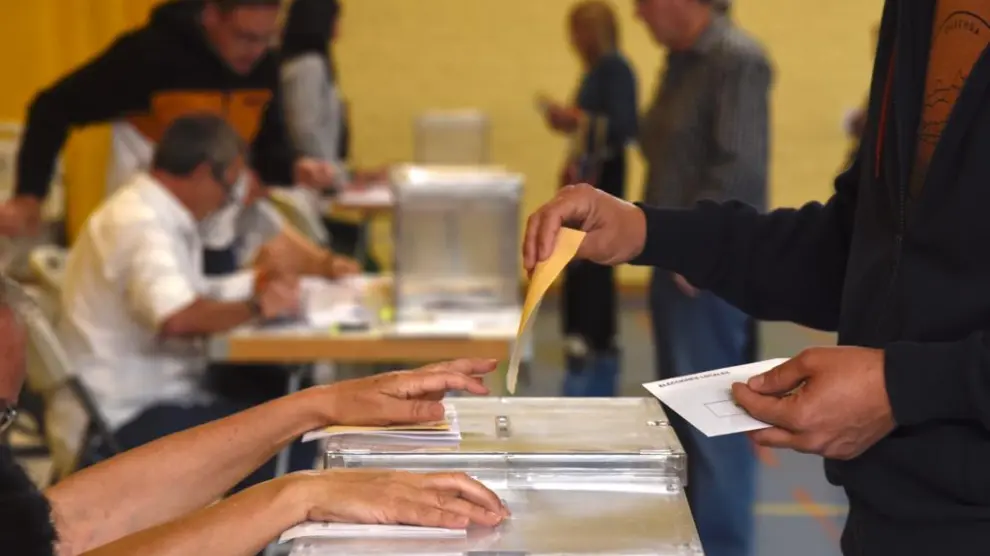 Fotos del domingo electoral en Huesca.