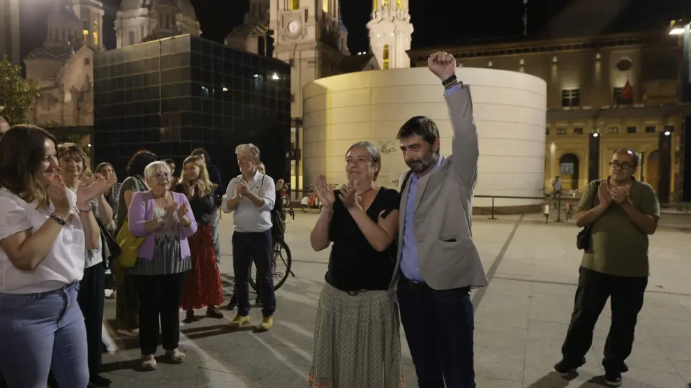 Álvaro Sanz alza el puño tras las elecciones de este domingo.