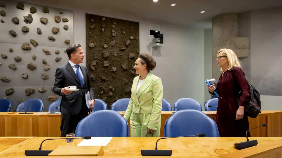 El Primer Ministro holandés Mark Rutte, la secretaria de Estado Alexandra van Huffelen y la Ministra Sigrid Kaag.