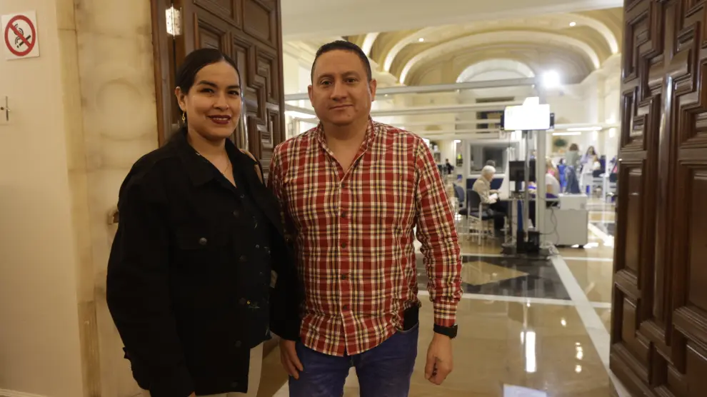 Leonardo Montoya y Rosa Sánchez, matrimonio en la Agencia Tributaria tras presentar la renta.