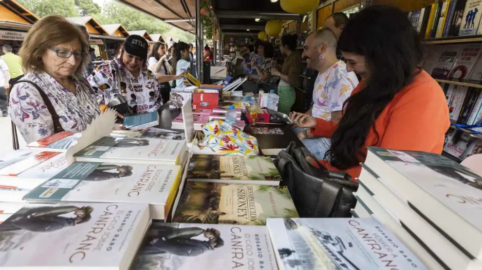 Feria del Libro 2023 en el parque Grande José Antonio Labordeta de Zaragoza.