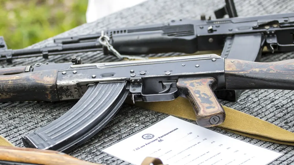 Foto de un fusil de asalto tipo Kaláshnikov