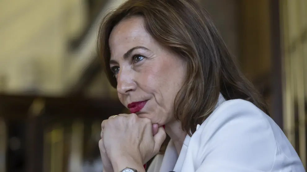 Natalia Chueca, durante un momento de la entrevista en el Ayuntamiento de Zaragoza.