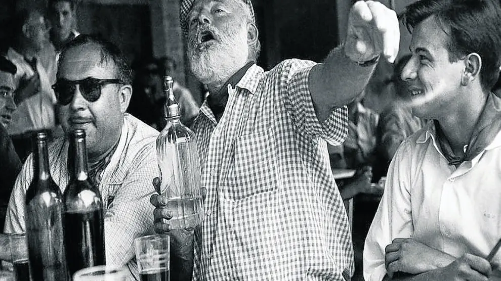 Hemingway, disfrutando de las fiestas de San Fermín en Pamplona