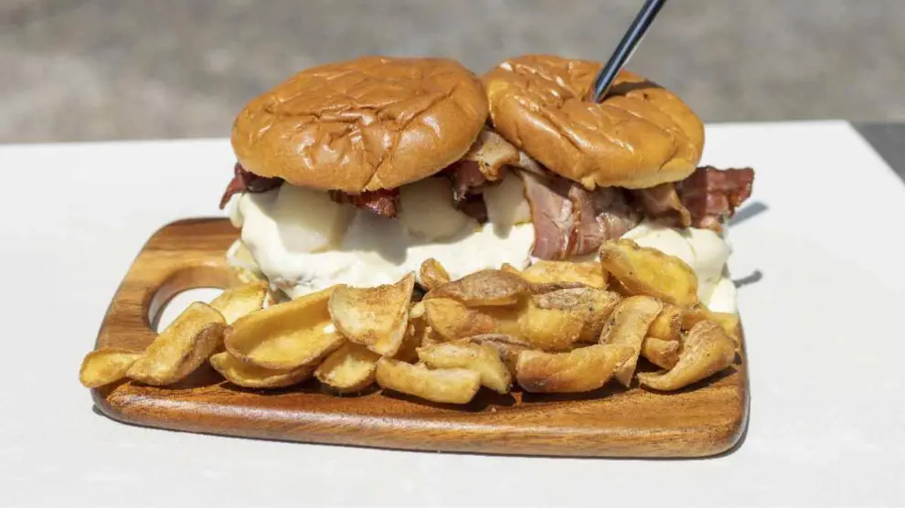 La hamburguesa del bar El Palco Romareda de Zaragoza es la más cara del festival
