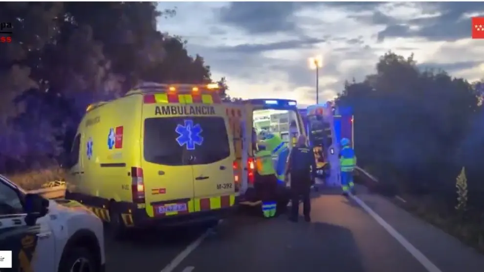 Asistencia tras el accidente de tráfico ocurrido por una colisión frontolateral en la M-608, a la altura de Collado Villaba (Madrid)