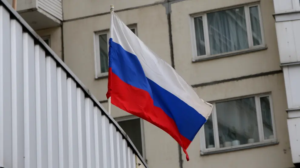 Imagen de archivo de una bandera de Rusia en San Petersburgo.
