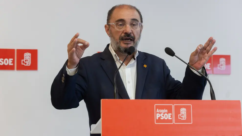 El presidente aragonés en funciones y secretario general del PSOE-Aragón, Javier Lambán, en la sede del partido, este jueves.