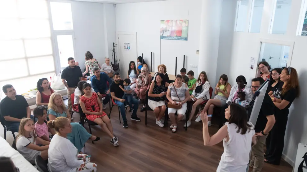 YMCA, que el pasado viernes organizó una merienda con refugiados, atiende en Aragón a 51 personas de 8 nacionalidades
