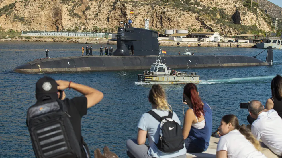 El nuevo submarino S-81 Isaac Peral, el pasado mayo, en su primera navegación en superficie en aguas de Cartagena.