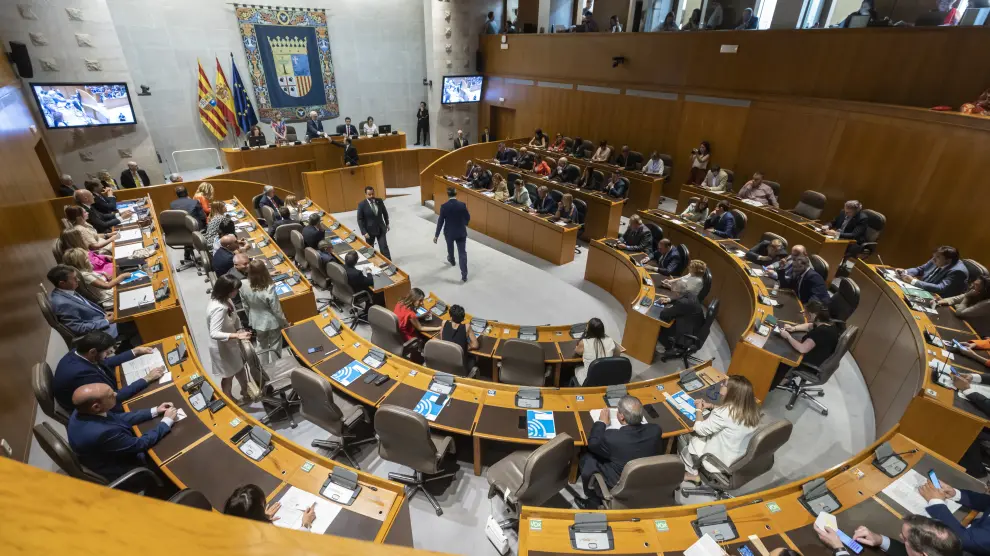 Pleno de constitución de la undécima legislatura de las Cortes de Aragón