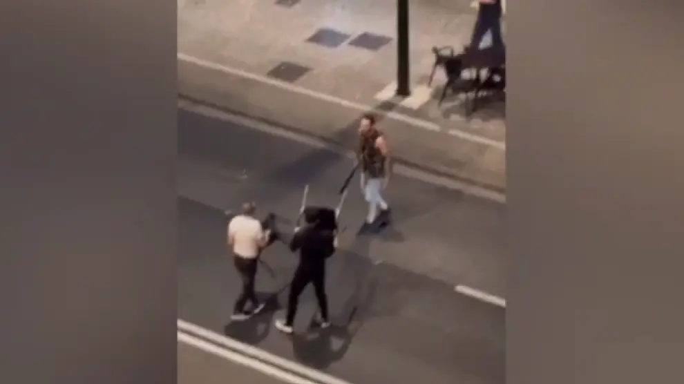 Un hombre armado con dos machetes en Zaragoza