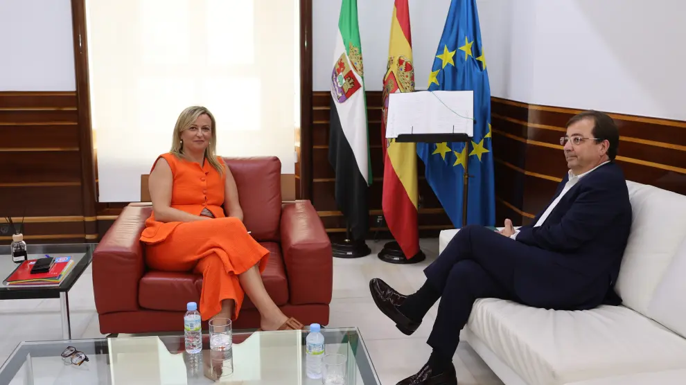 La presidenta de la Asamblea de Extremadura se reúne con Vara