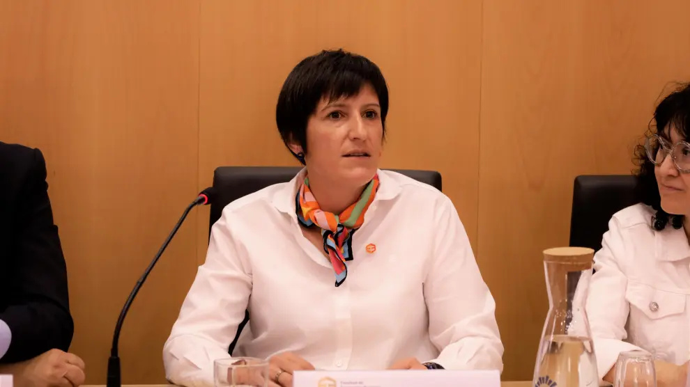Ana Yetano Sánchez de Muniaín toma posesión como decana de la Facultad de Economía y Empresa de Unizar