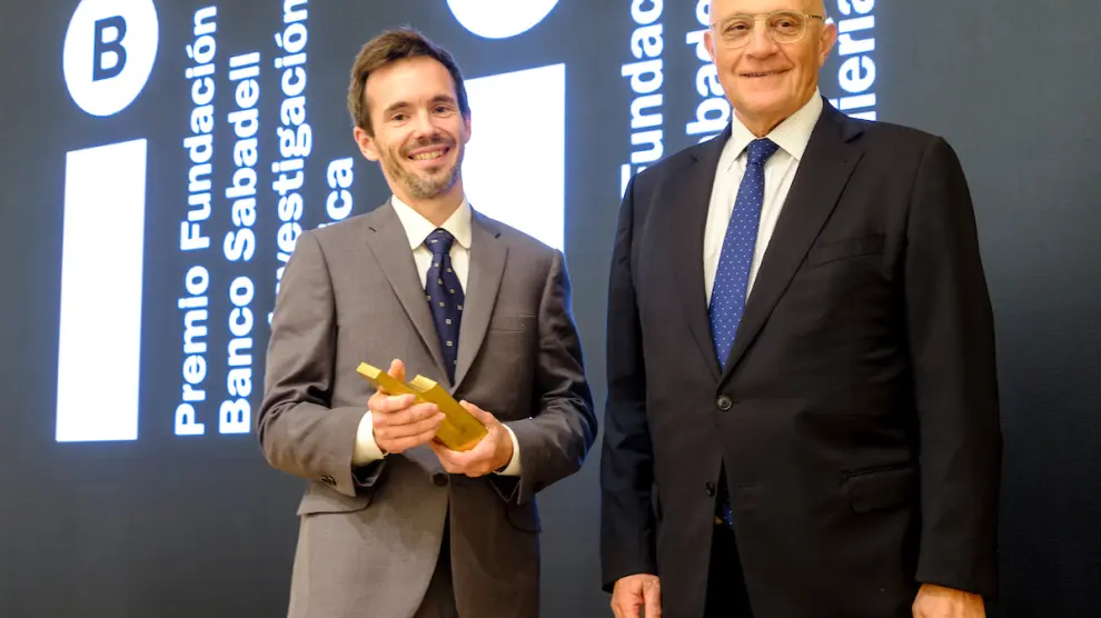 La Fundación Banco Sabadell premia al investigador zaragozano Manuel Valiente.