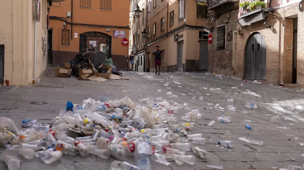 Limpieza de las calles de Teruel tras la fiesta de la Vaquilla. Foto Antonio Garcia Bykofoto 11 07 23[[[FOTOGRAFOS]]]
