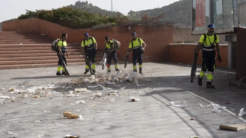 Limpieza de las calles de Teruel tras la fiesta de la Vaquilla_3. Foto Antonio Garcia Bykofoto 11 07 23[[[FOTOGRAFOS]]]