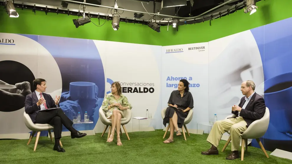 Alejandro de Mollinedo, María Dolores Gadea, Carolina Iglesias y Javier Nieto, en un momento del debate.