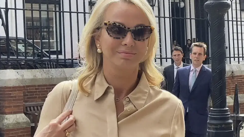 Corina Larsen llegando al Tribunal Superior de Londres.