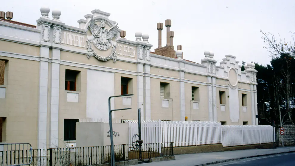 La fachada que da al paseo de Colón a principios de los años 90.