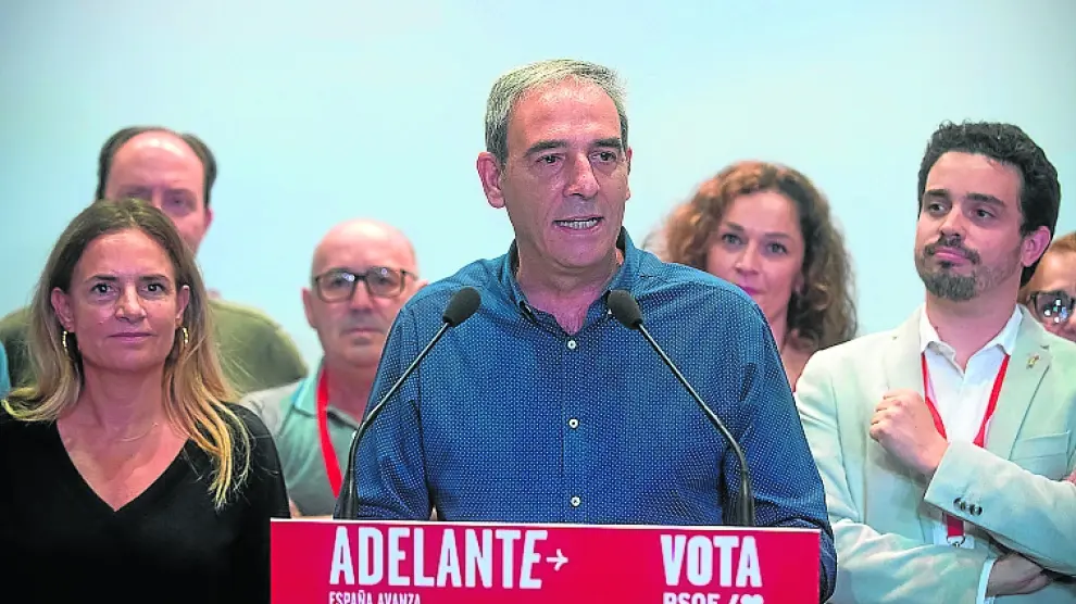 Miguel Dalmau, número uno al Senado por Zaragoza del PSOE abrió los discurso en la sede de la capital aragonesa