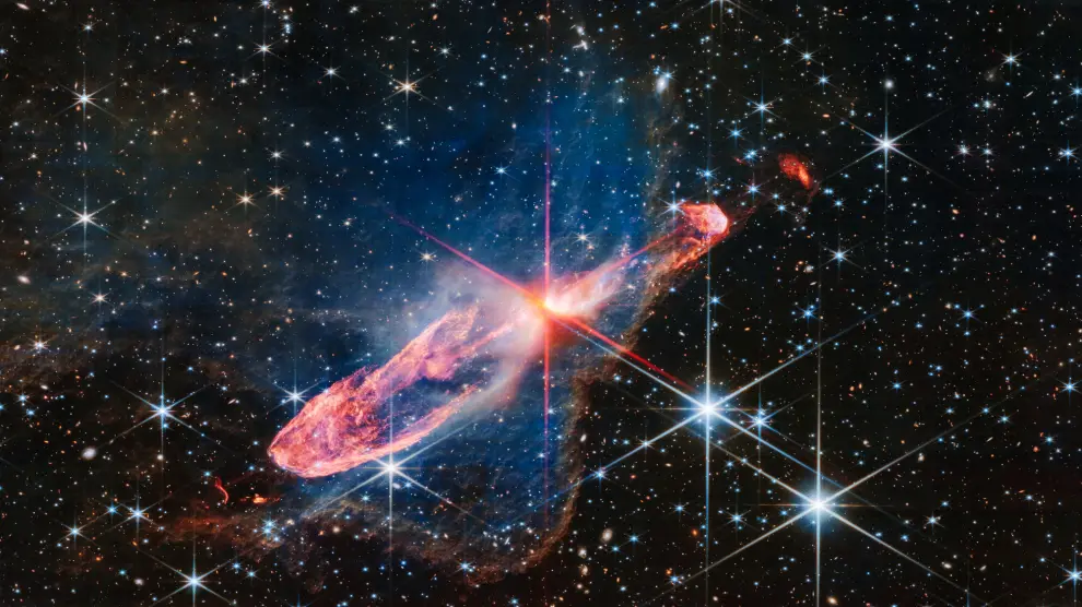 El Telescopio Espacial James Webb captura en una imagen infrarroja las "travesuras" de las estrellas en formación activa.