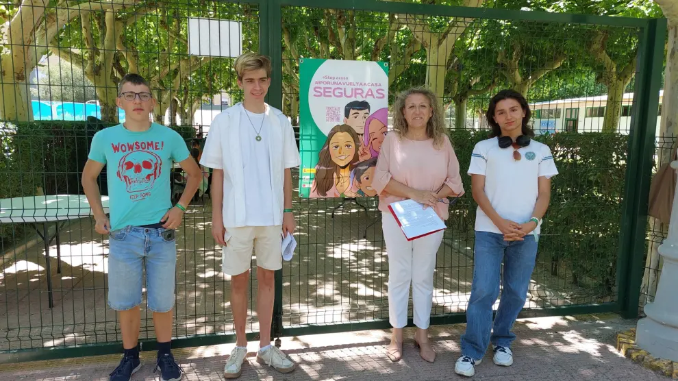 Presentación de la campaña 'Punto Violeta' y 'Vuelta a casa segura' en las piscinas de San Jorge.