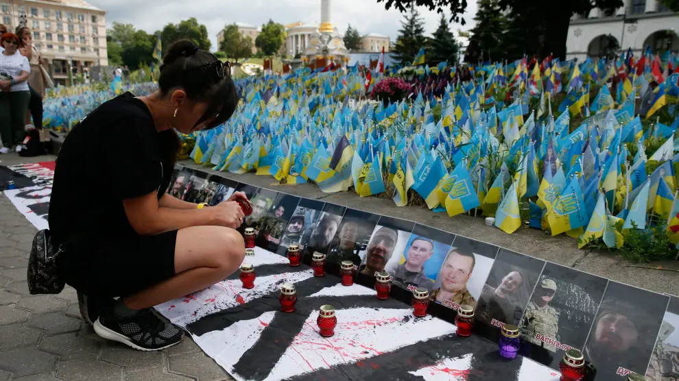 Manifestación en Kiev en el aniversario de la matanza de Olenivka.