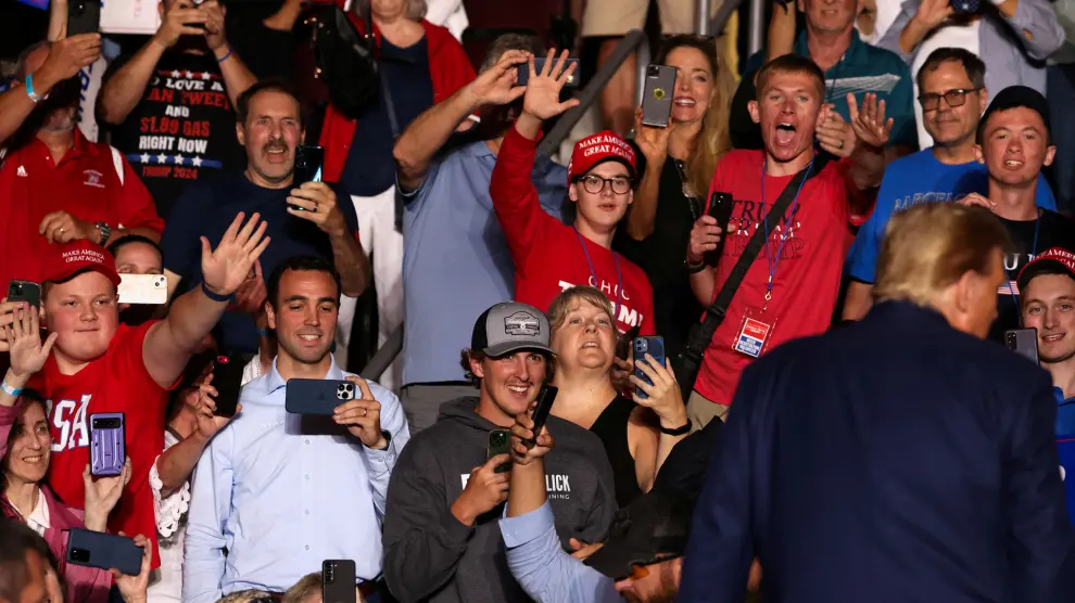 FILE PHOTO: Attendees react as former U.S. President and Republican presidential candidate Donald Trump holds a campaign rally in Erie, Pennsylvania, U.S., July 29, 2023. REUTERS/Lindsay DeDario/File Photo