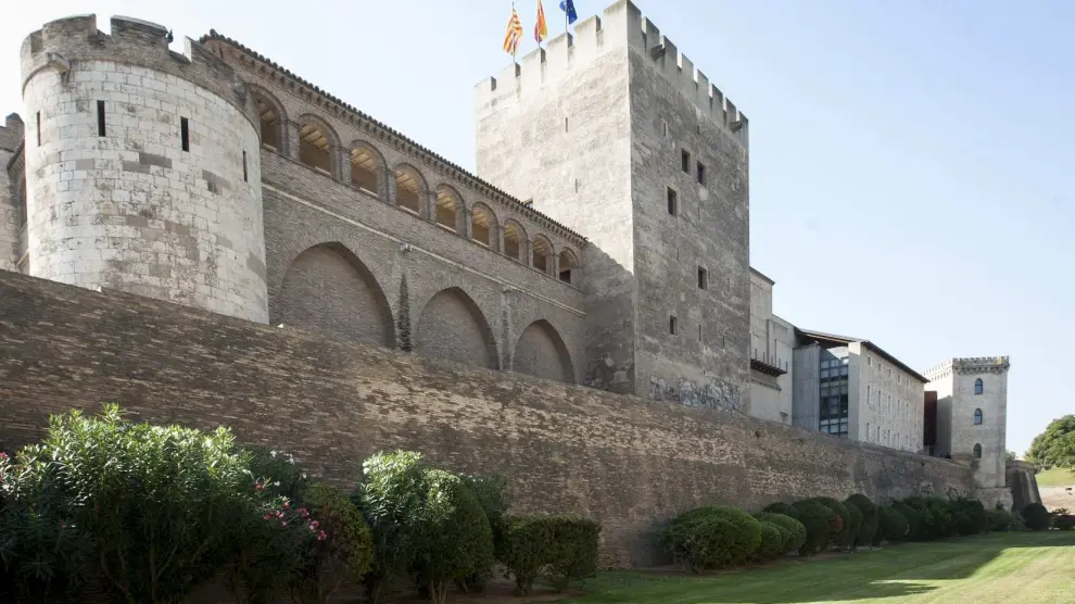 Fachada exterior de la Torre del Trovador, en el Palacio de La Aljafería
