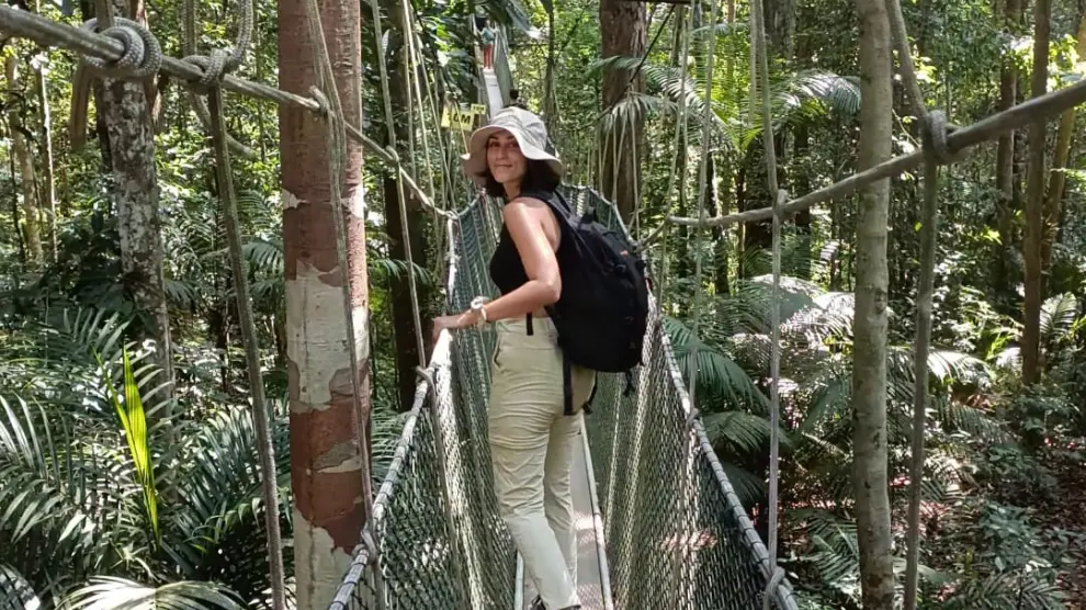 Sara Zarzuelo en  el Canopy walk del parque nacional Taman Negara (Malasia)